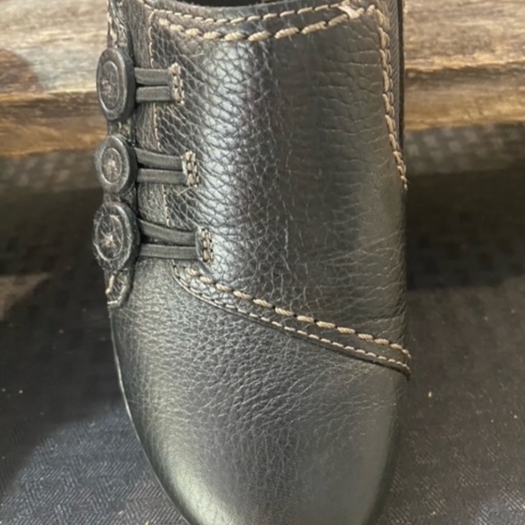 Black Leather Loafers. Size 7 - Picture 2 of 11